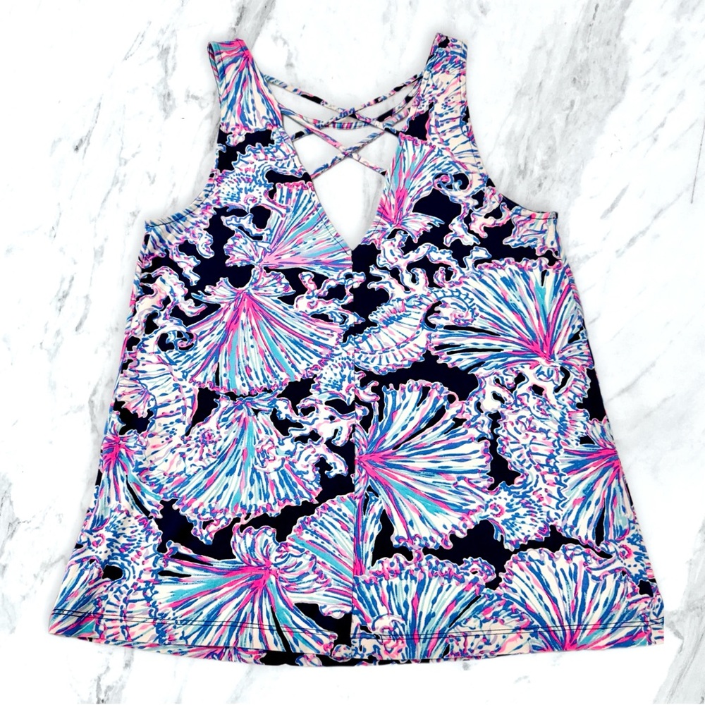 Lilly Pulitzer Kristen top XS
“Urchin Pink Vitamin Sea” pattern